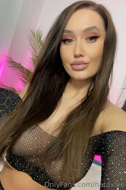 My lips would look so much better with your cock between the..