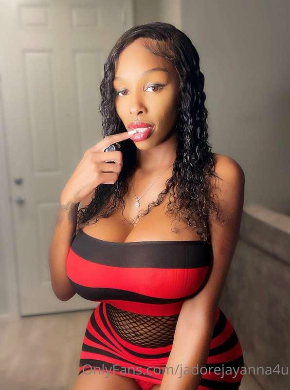 Keep your eyes right here baby👀 Do you see anything you like..