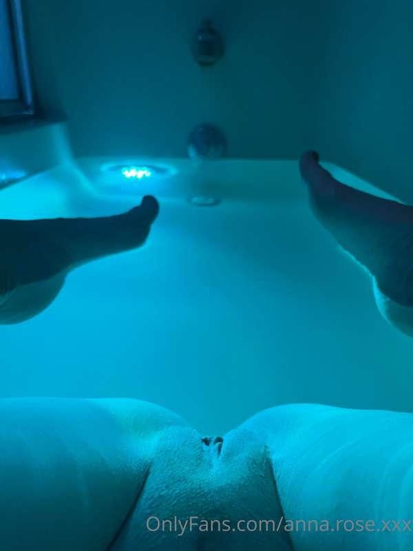 Having fun in the bath with my favorite relaxing light💙❤️💚💜 ..