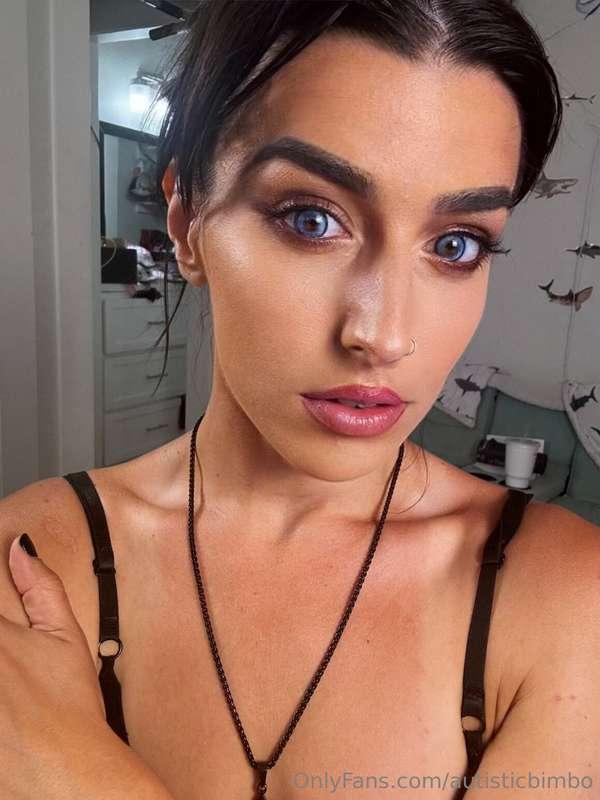 Fallin' into your ocean eyes
