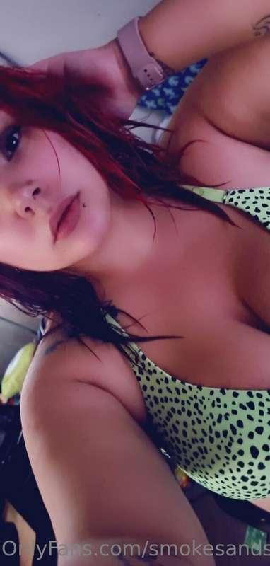 Hey babes. I'm fresh out of the shower and made some HOT con..