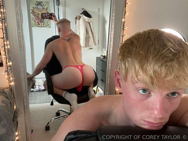 Come fuck me on my office chair 😬😋