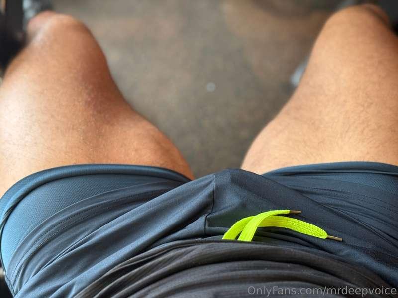 Who else wearing tight clothing at the gym? 😈