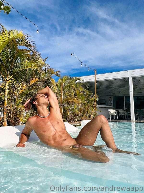 Join with me in the Pool Darling☀️✨🌊💦
