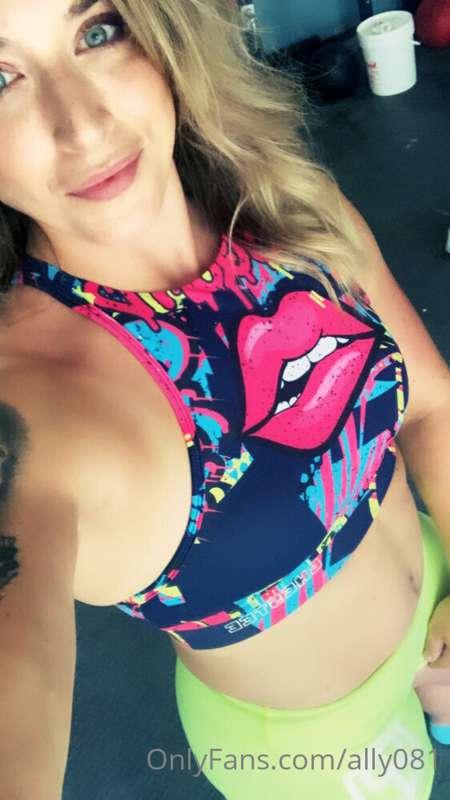 Total 80’s feels here👄👄