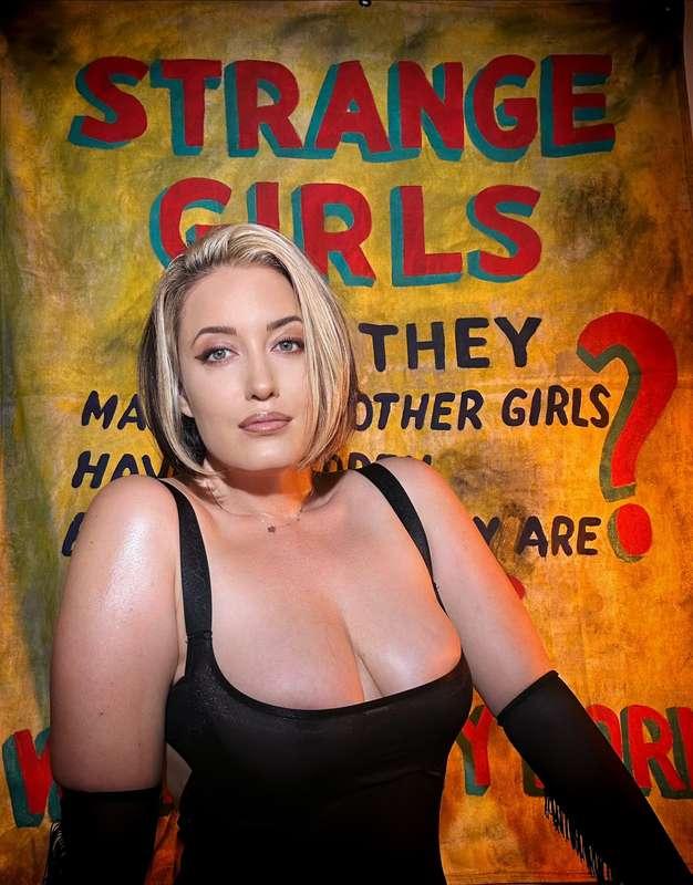 🎪 Come inside the tent where all of your wildest dreams are ..