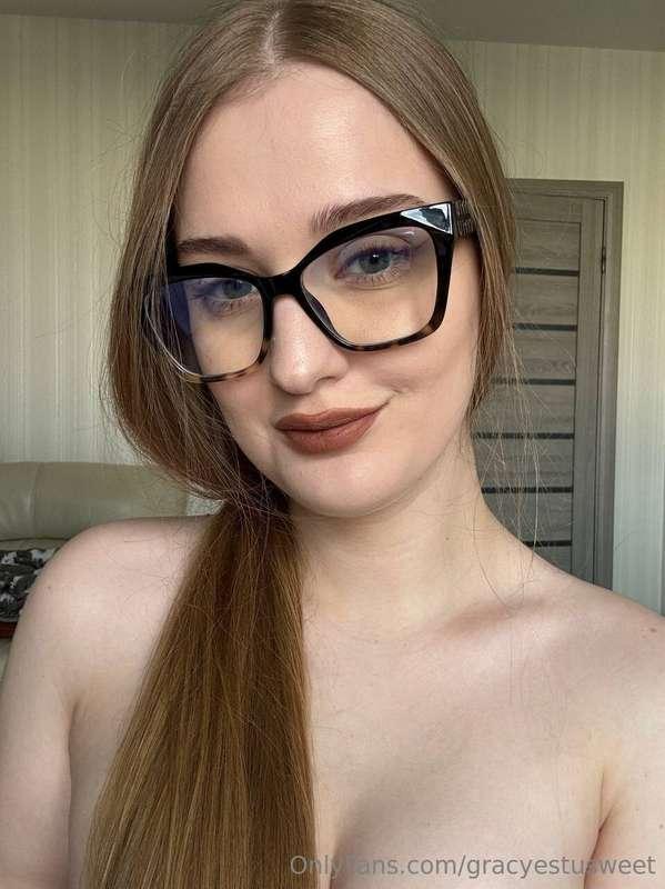 Hot danger behind the glasses 👓🔥