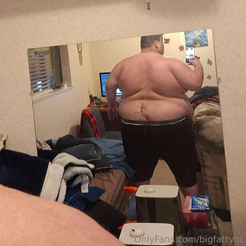 Back fat selfie? Folds and a piggy tail!