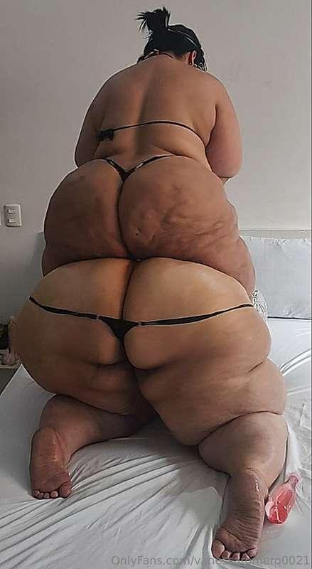 A preview of the delicious videos to come 🤩, two huge latin ..