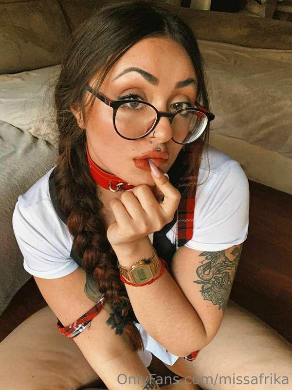 Perdón profe...🙊 llegué tarde... 🥵como puedo compensarle?🙄
