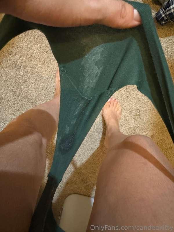 Pregnancy sure does just make my pussy leak all day 🫢