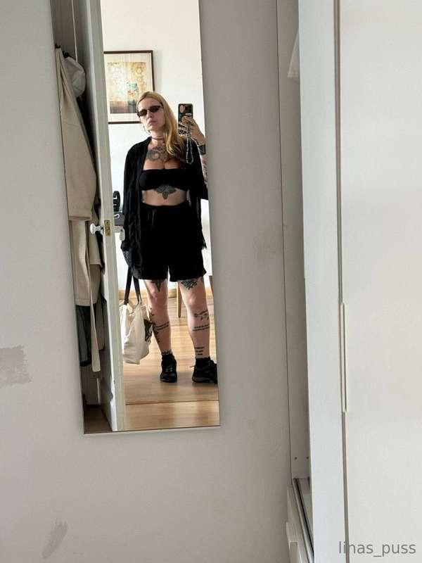 By the way, what is your favorite style of clothing?🖤