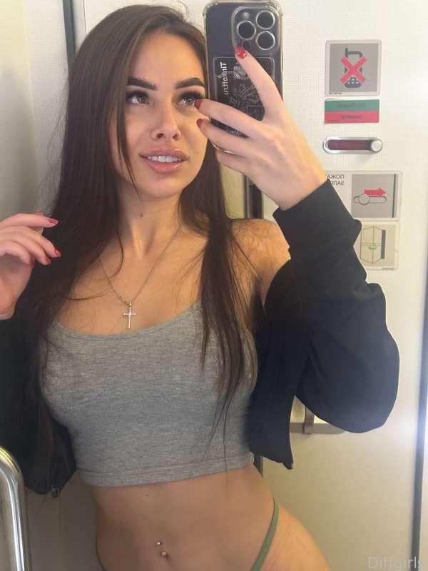 I wish suck your cock in the plane bathroom baby 💅