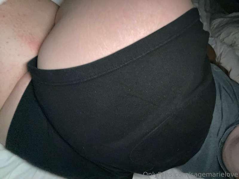 Pssssst I’m not wearing any panties 😏😉