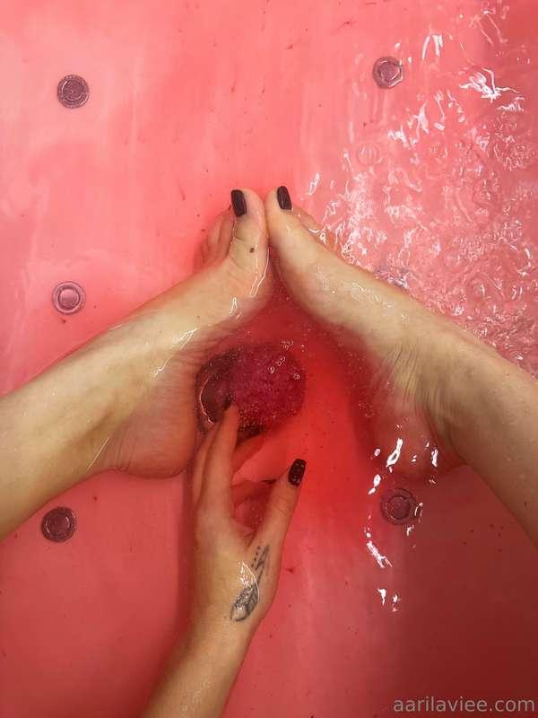 when do you take a bath, do you add salt or bombs like this?..
