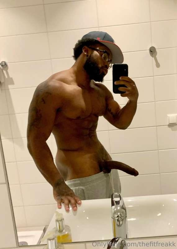 This mf standing at attention 🍆