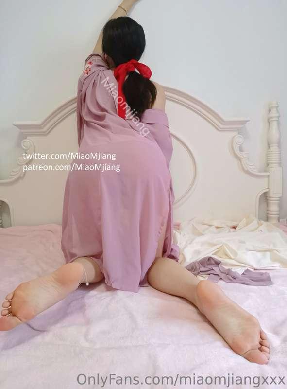 Bend me over and finish me off at home doggystyle
弯下腰来，在家里用狗..