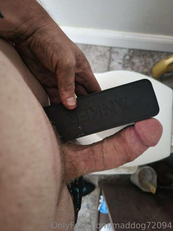 Because nobody likes the toilet in the background 🙄