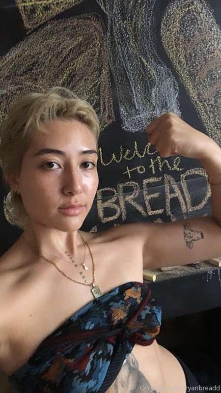 welcome to the bread bank 😎

tags: fresh, selfie
