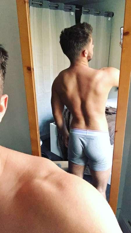 When da booty eats da undies 