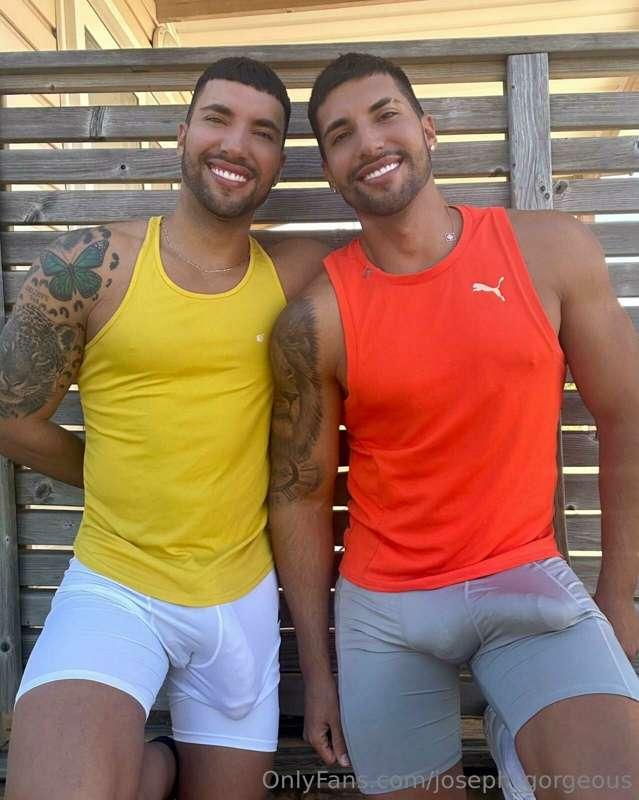 Awww these 2  XXL T W I N S 
so HOT 🔥🔥😈😈!!!

I’ve just disco..