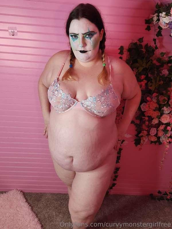 Isn't this lingerie set so pretty? 🥺💕✨️