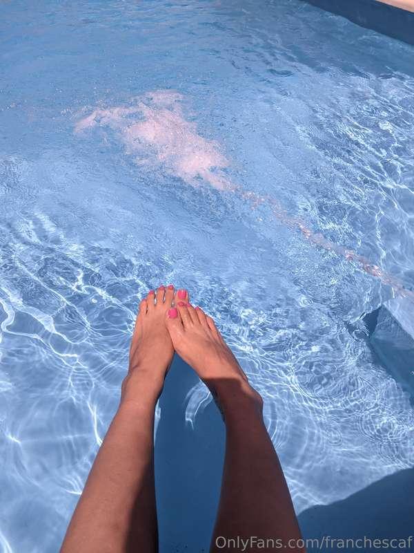 my little feet enjoying 😎