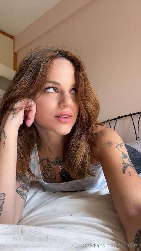 Guess where I'm looking at 👀