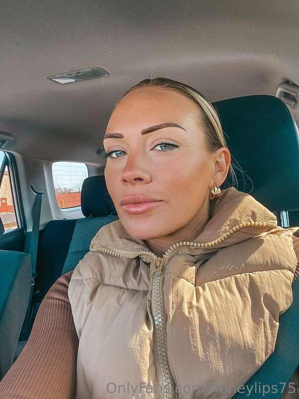 You wanna see me get pounded in the car? dm me and i'll send..