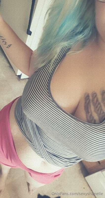 No panties, no bra 😈