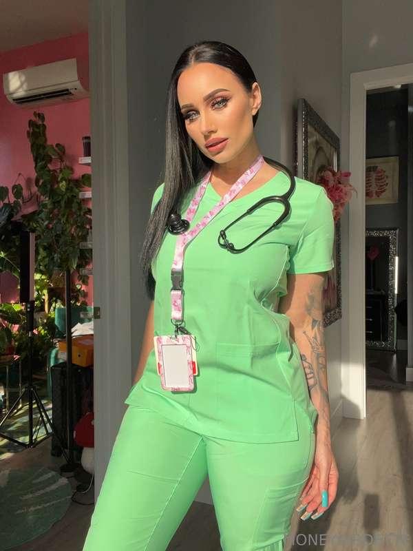 🩺 Scrubbed In & Soaked Up Sins!Rockin’ my scrubs but feelin’..