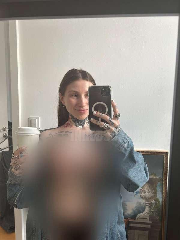 Darf ich dir einen Kaffee mit meinen neuen Brüsten anbieten?..