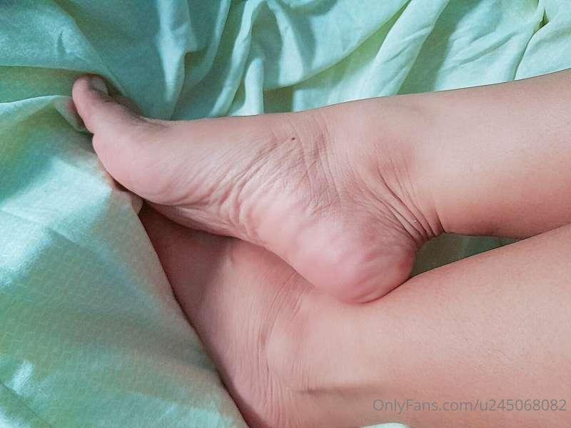 Despues de un masaje relajante los piecitos descansan super ..