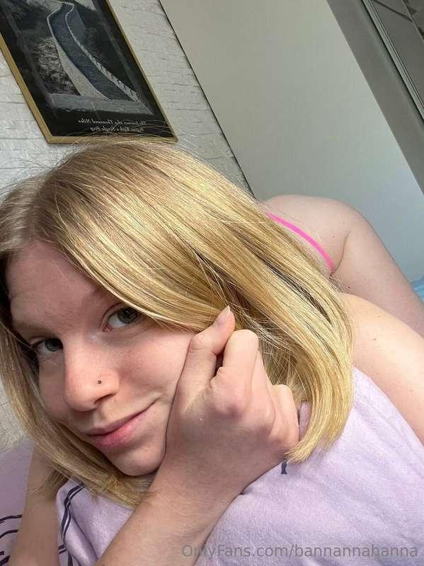 Would you squeeze my ass so hard😈😈 that it would leave red m..