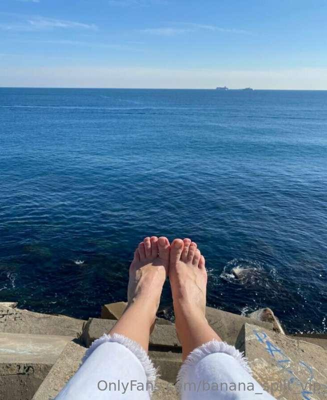 I decided to go to the sea today. Oh, summer has finally arr..