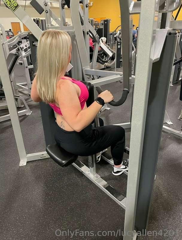 lucyallen4201 image #0