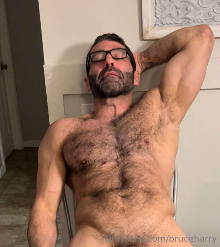 Wishing 💭 my hand was on the back of your head 💦