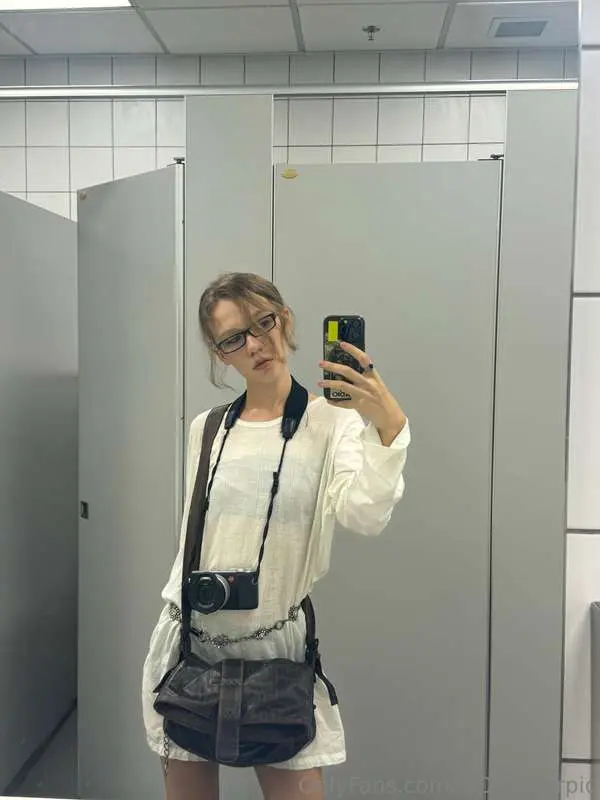 mirror selfie 