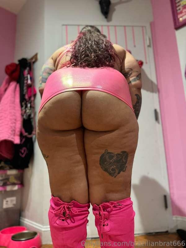 All this ass for you 🍑🍑