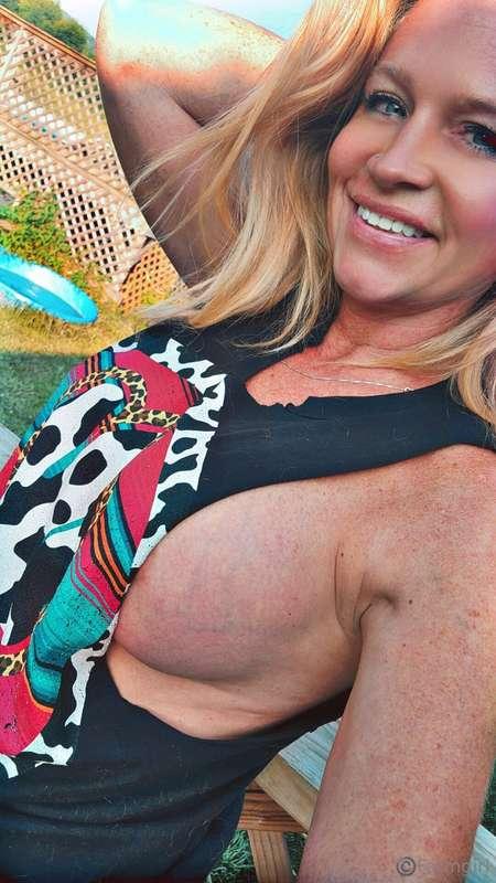 Good morning. Titty Tuesday ❤️ 