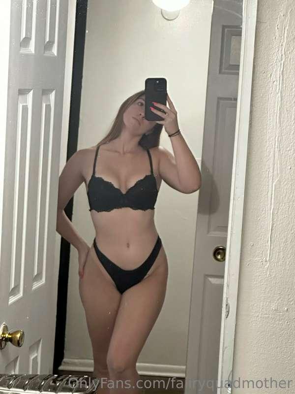 What would uu do first if u saw me in ur doorway like this 🤪..