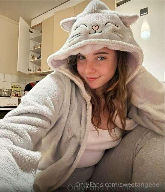 🔞@leylacool IS WET RIGHT NOW🔞
Wet & wild @leylacool loves sh..