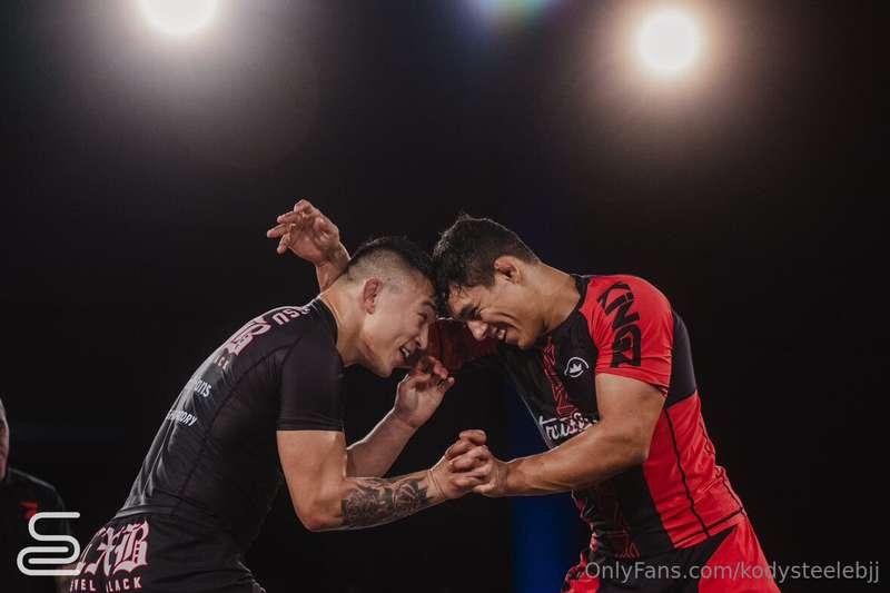 🤜🏼🤛🏼