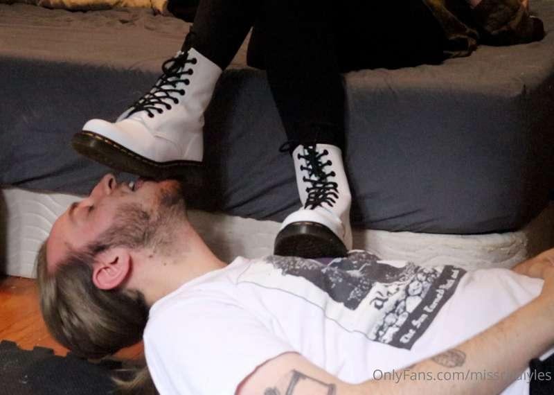 "Speed Run - Human Footstool"

New 5 min Speed Run for you a..