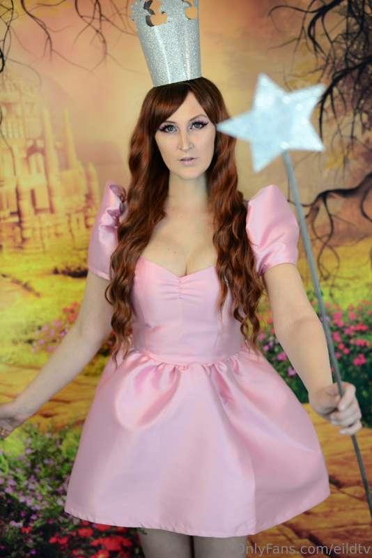 Glinda the good bitch. I mean, witch. ;) 
This is the FINAL ..