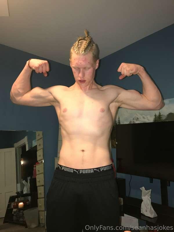 I used to be super lean! Nobody has ever seen the first pict..