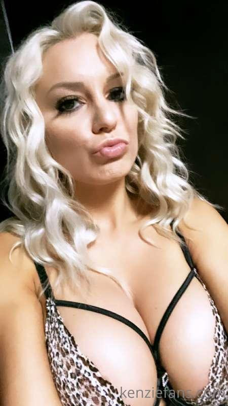 What would you do to these lips?

🤍10$ MAKEOUT
🤍15$ Put your..