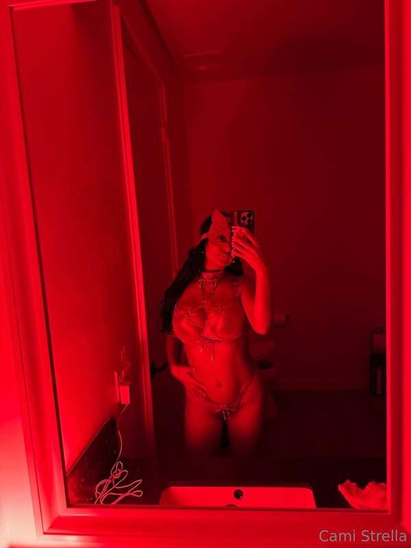 A lil selfie I took at the exclusive sex party I went to thi..