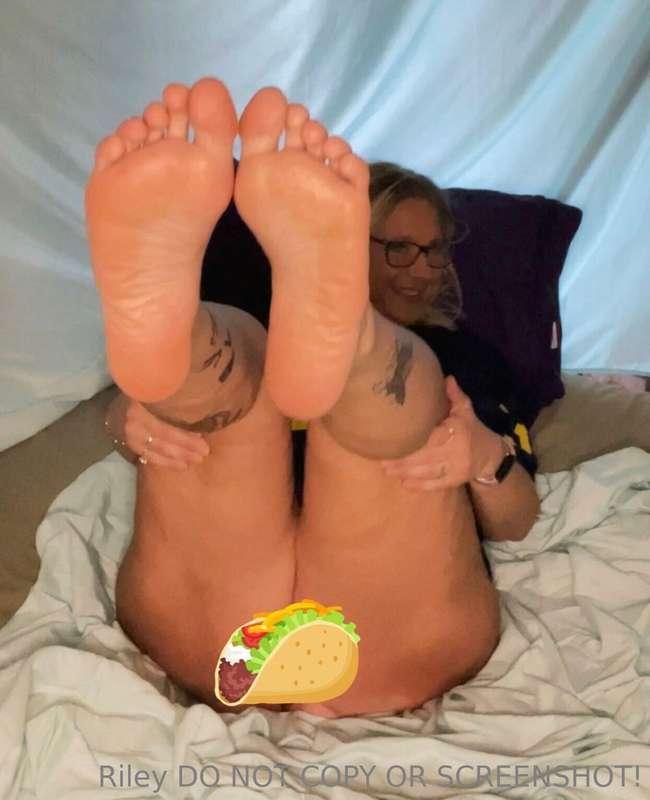 Foot Fetish?? 
👣 🤤
Tip me and I’ll make you some content 👣