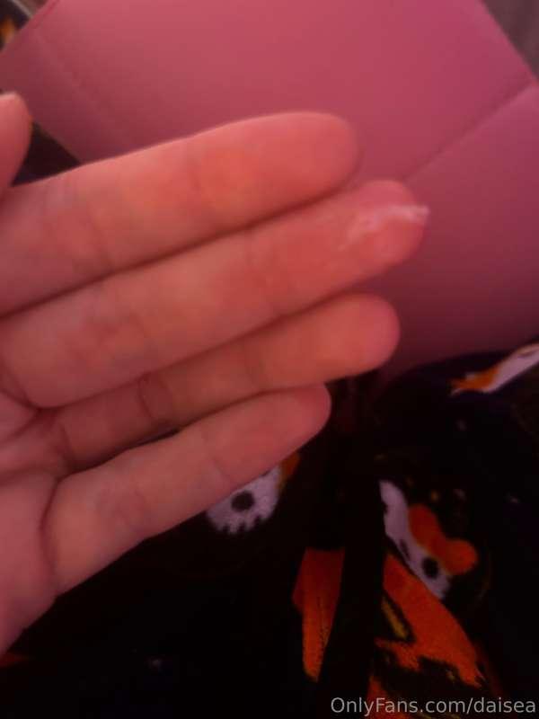 omg i just came all over my finger look 😭 